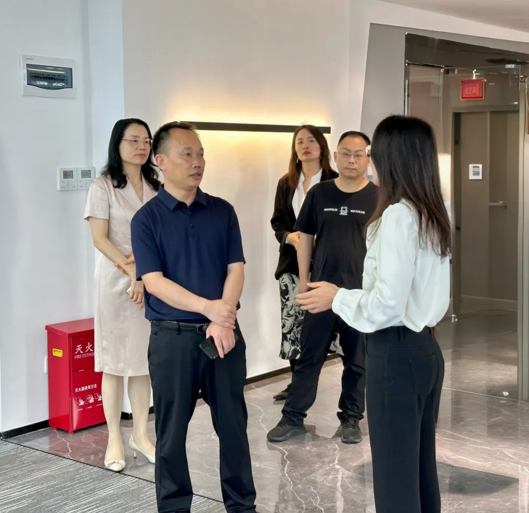 德阳市人社局党组书记、局长周保全一行到访深圳鹏测